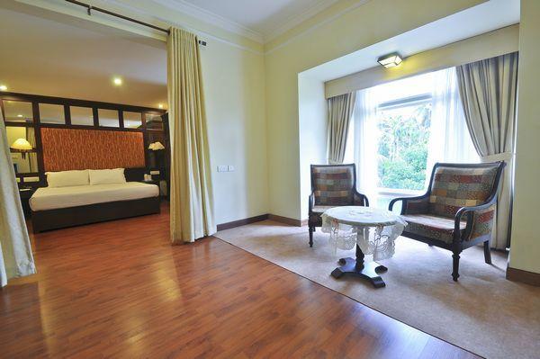 Holiday Hotel Cherai